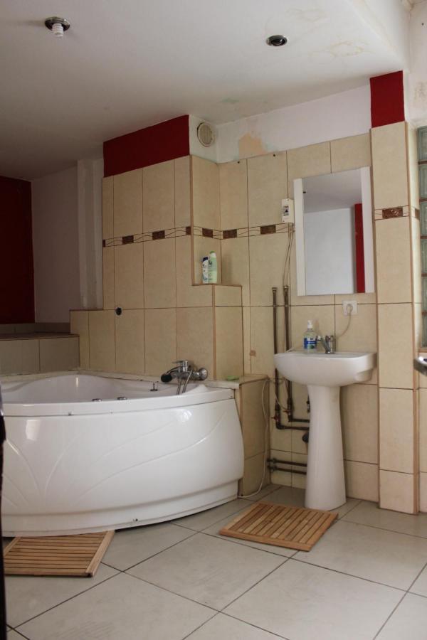 Fun House Hostel Bucureşti Ngoại thất bức ảnh