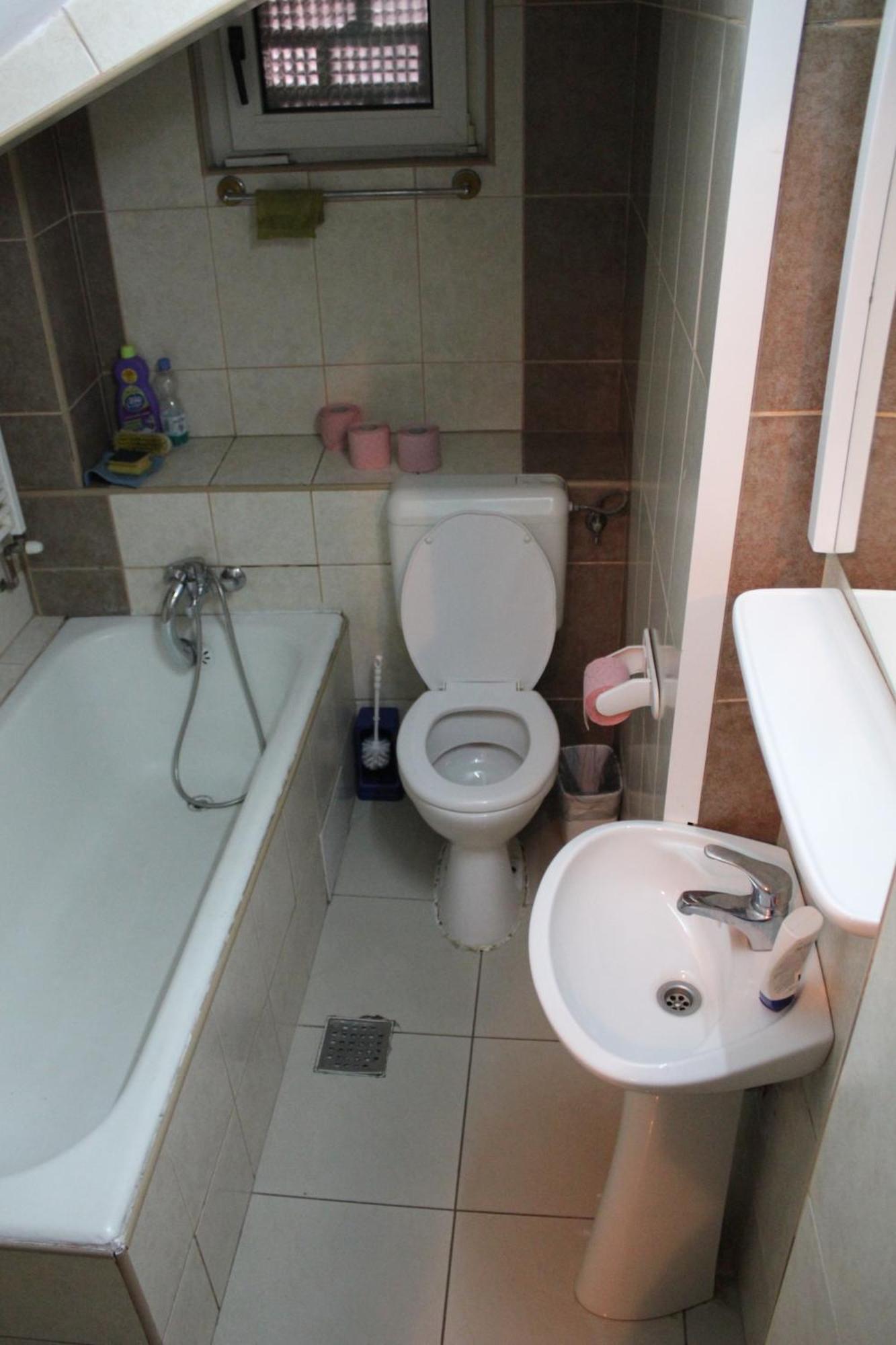 Fun House Hostel Bucureşti Ngoại thất bức ảnh
