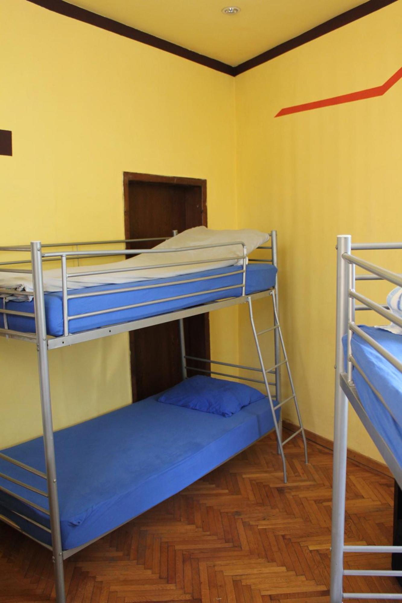 Fun House Hostel Bucureşti Ngoại thất bức ảnh