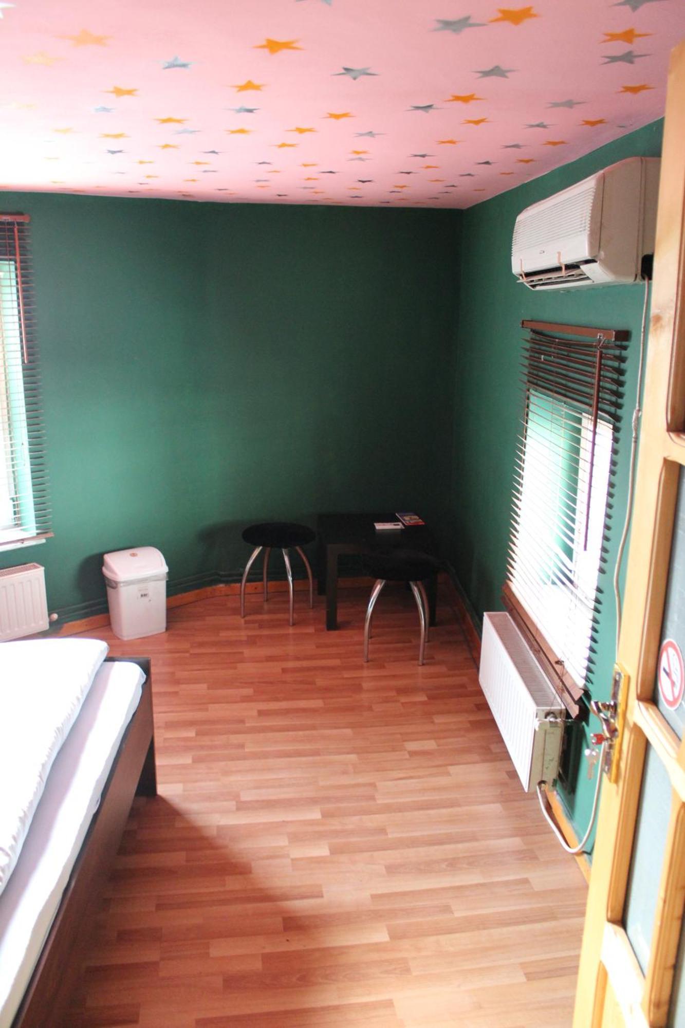 Fun House Hostel Bucureşti Ngoại thất bức ảnh