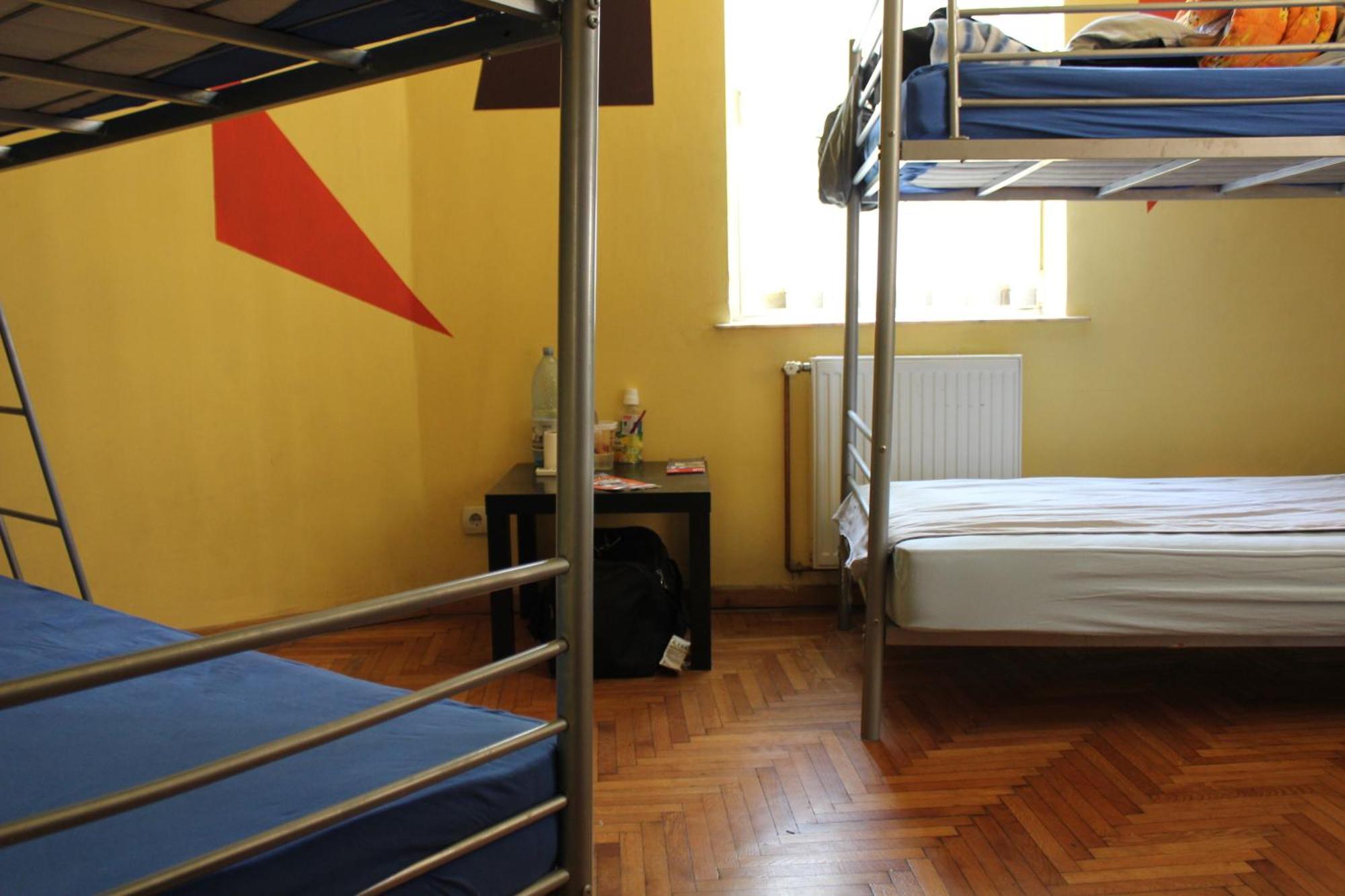 Fun House Hostel Bucureşti Ngoại thất bức ảnh