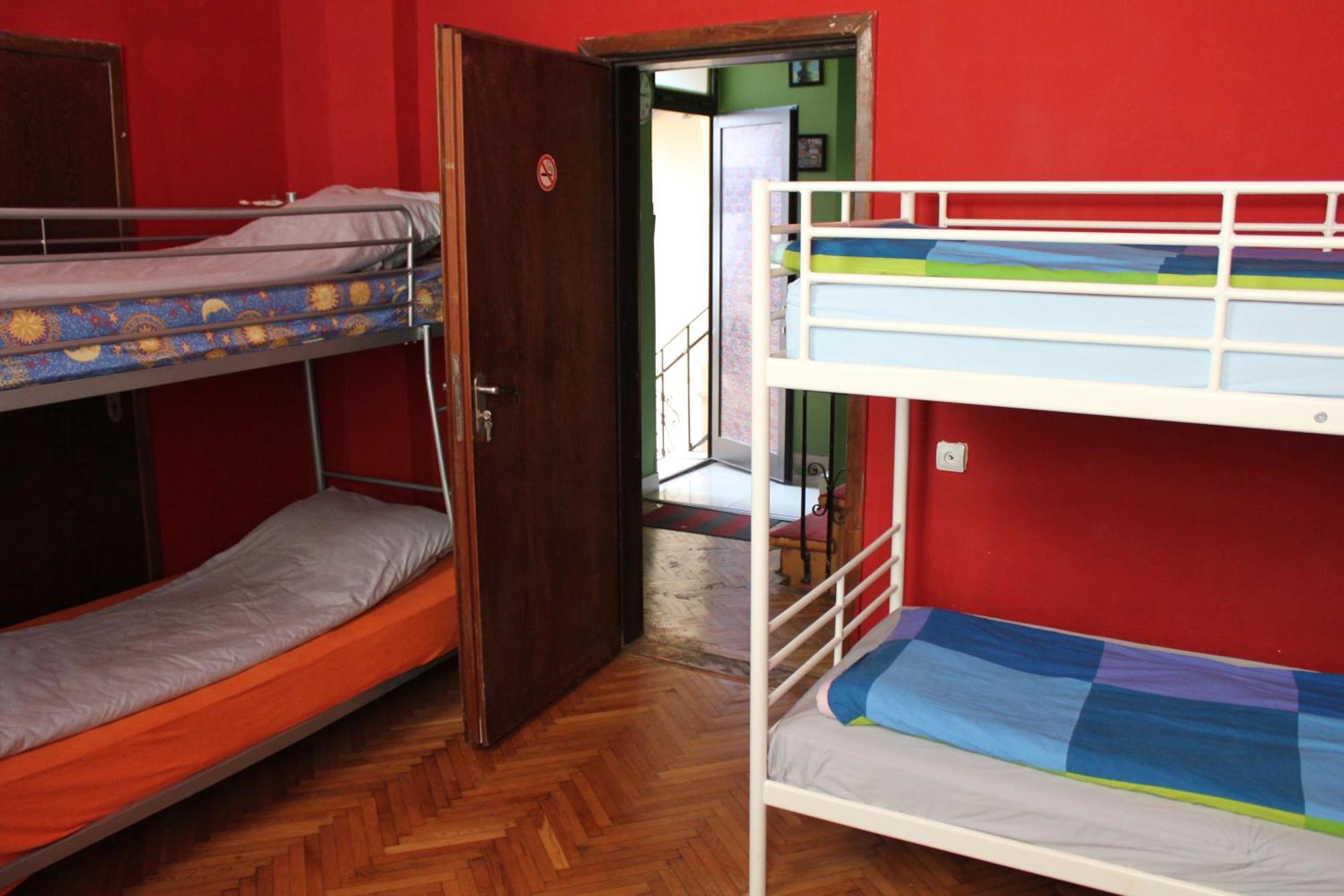 Fun House Hostel Bucureşti Ngoại thất bức ảnh